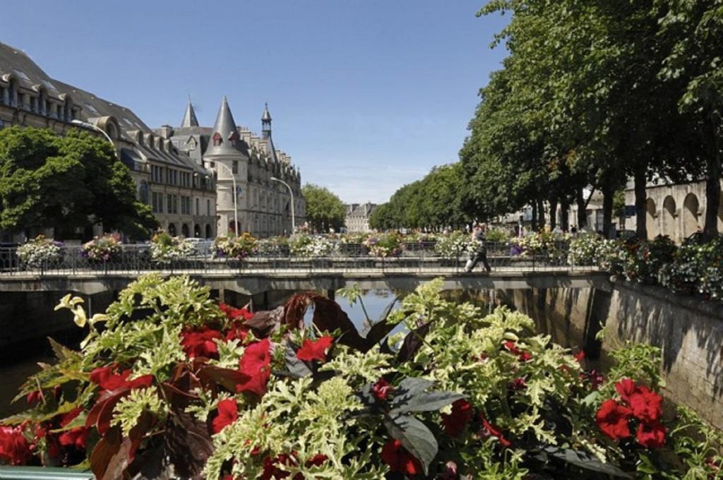 DORMIR EN VILLE - À 450 m du centre historique Quimper Chambre photo